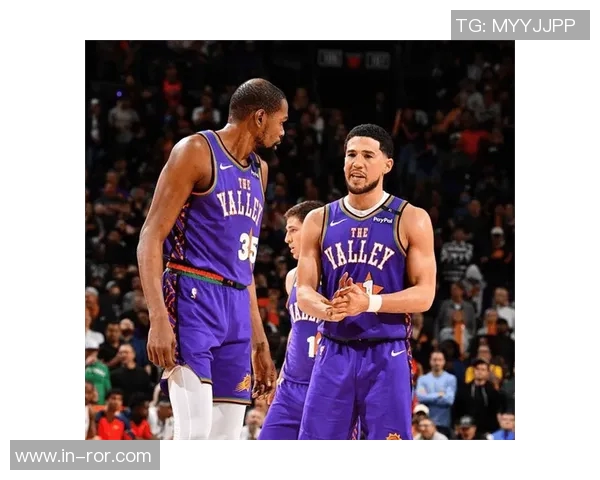 布克首节失准后强势反弹半场贡献13分4助攻助队逆转局势