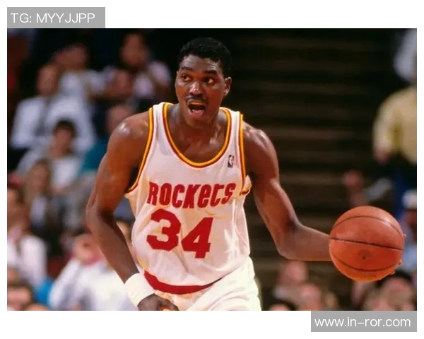 奥拉朱旺称赞文班独特投篮技巧难以防守旋转多样性令人惊叹